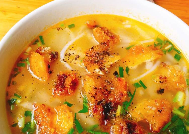 Bánh canh cá lóc có hương vị đậm đà, thơm ngon và giá cả hợp lý.