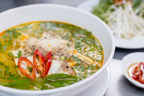 Bánh canh cá lóc đặc sản xứ Huế.