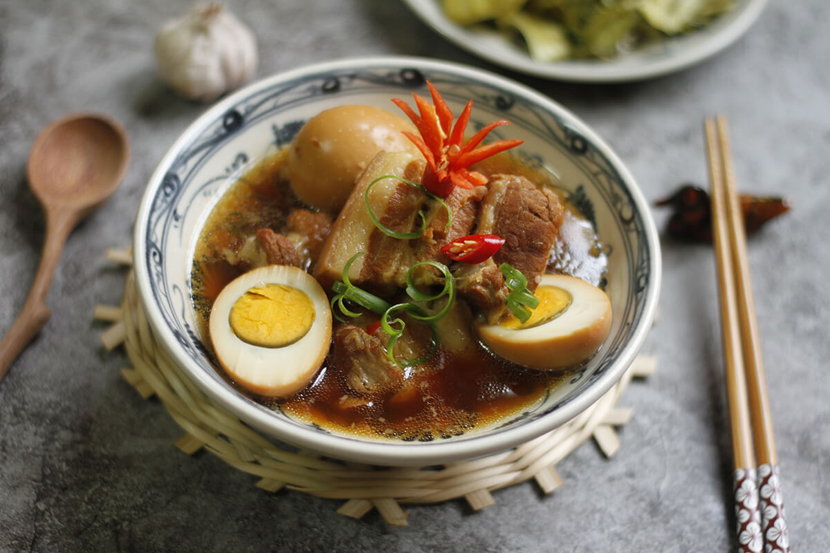 thit kho tau nuoc dua